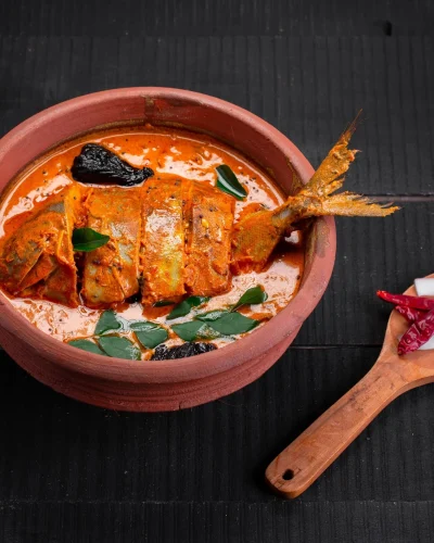 fish-curry-pomfret-curry-traditional-indian-fish-curry-kerala-special